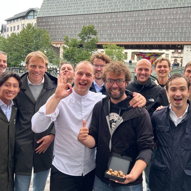Ghent: Belgian Chocolate Walking Tour with Tastings - Walking pace, weather, and the missing drink stop