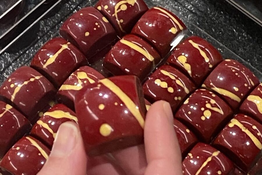 Ghent: Belgian Chocolate Walking Tour with Tastings - Who should book this experience?