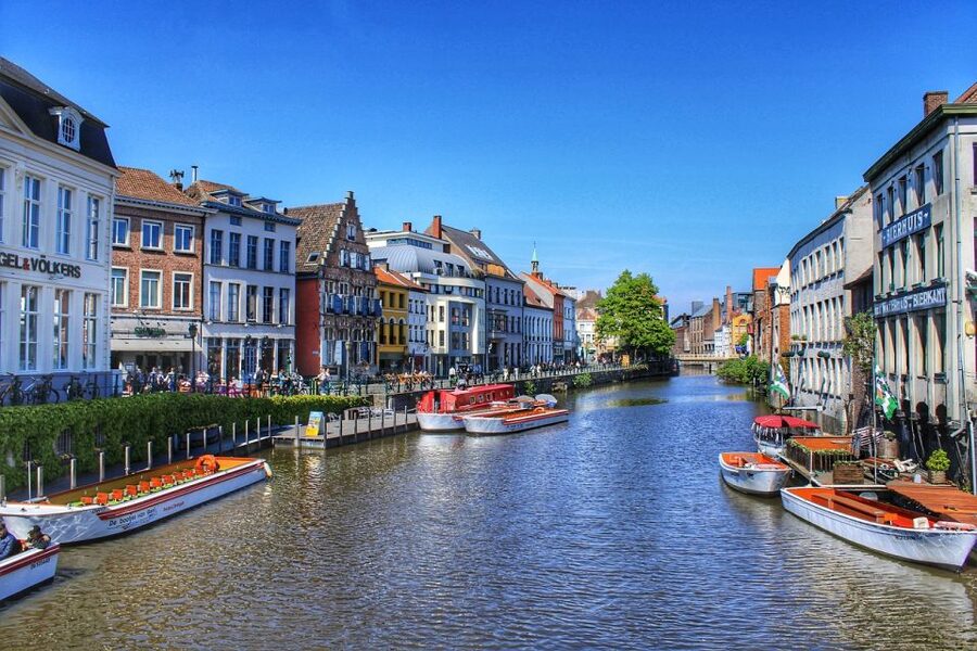 Ghent: Guided Walking Tour and Canal Boat Trip - Guides who make the history easier to follow