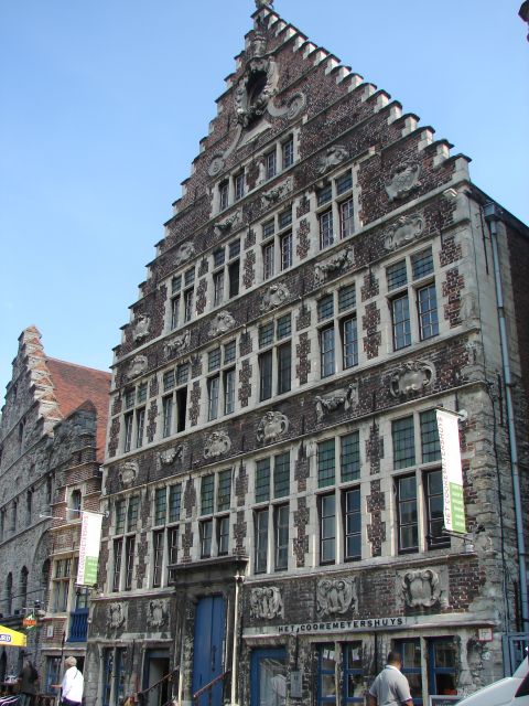 Ghent: Private 2-Hour Walking Tour - From Vrijdagsmarkt to the Town Hall
