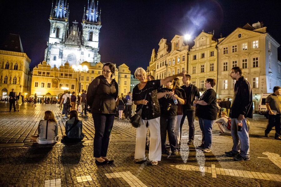 Ghost Walking Tour of Prague - Language choice and guide style