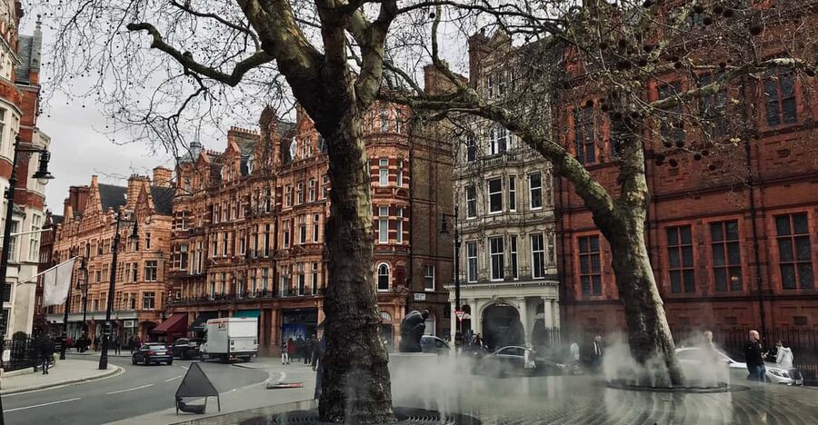 Ghosts and Legends of Mayfair Walking Tour - London - The Royal Academy and the screaming nuns