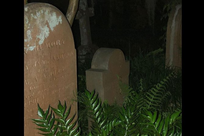 Ghosts of Charleston Night-Time Walking Tour with Unitarian Church Graveyard - What the Charleston ghost walk is really like