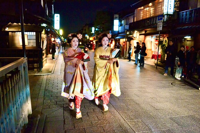 Gion Walking Tour by Night - What You Learn About Geiko and Maiko