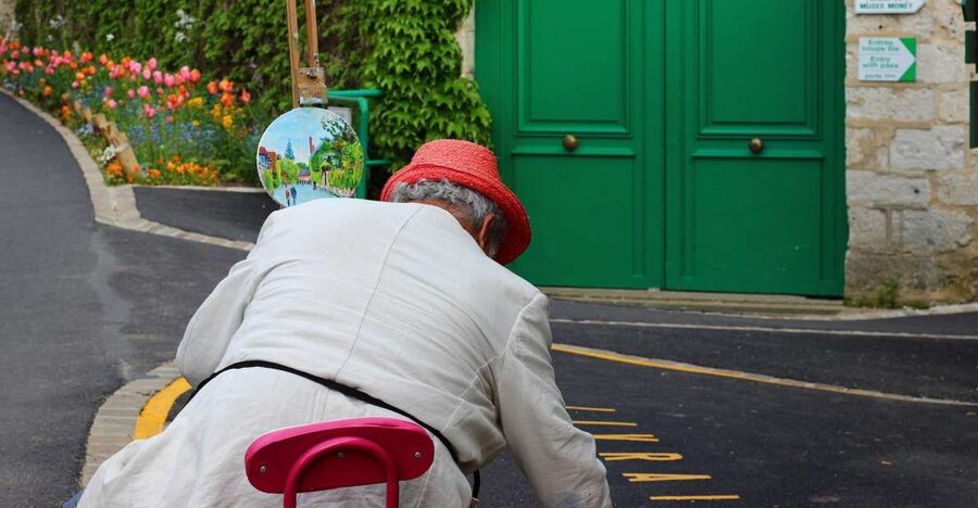 Giverny Village Walking Tour & Skip-the-Line to Monet Garden - Starting at Les Capucines in Giverny