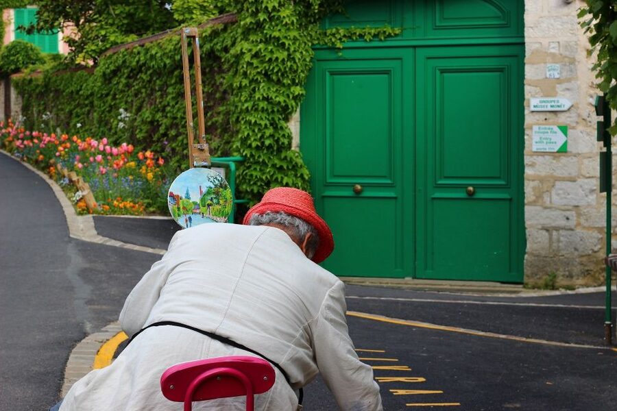 Giverny Village Walking Tour & Skip-the-Line to Monet Garden - Monet’s flower garden, Japanese bridge, and water lily pond