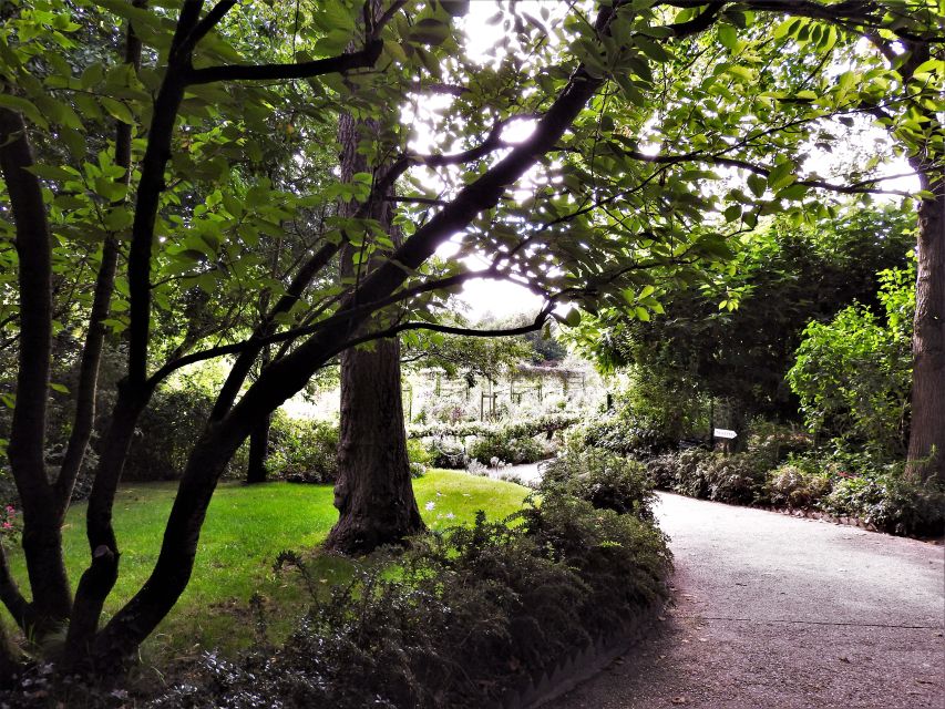 Giverny Village Walking Tour & Skip-the-Line to Monet Garden - Which guide style suits you?
