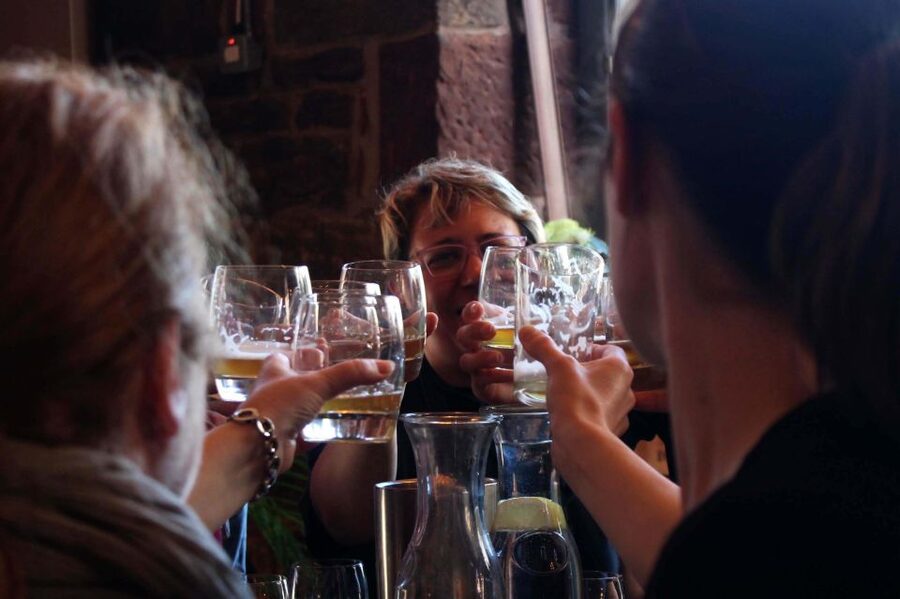 Glasgow: Pubs & History Guided Walking Tour with Beer - What the beer teaching adds