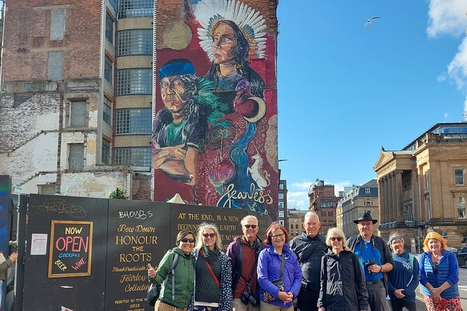 Glasgow Street Art Daily Walking Tour: 2pm - Falling and Fellow Glasgow Residents show a softer side