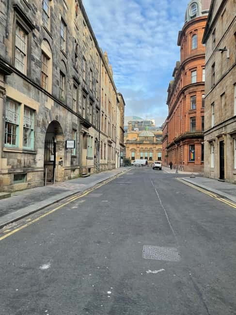 Glasgow: The streets with a Glaswegian guide: Walking Tour - Irish immigration and the people who built the city