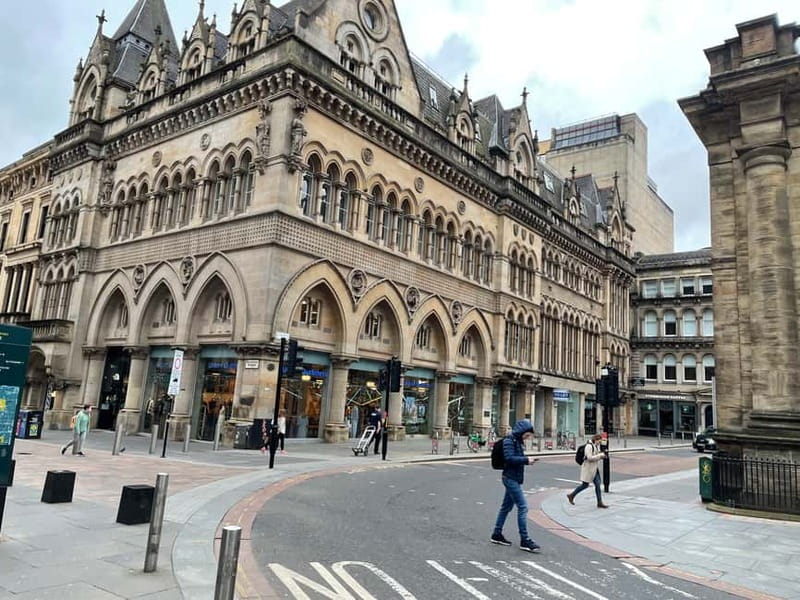 Glasgow: The streets with a Glaswegian guide: Walking Tour - Mercat Cross and the darker ending