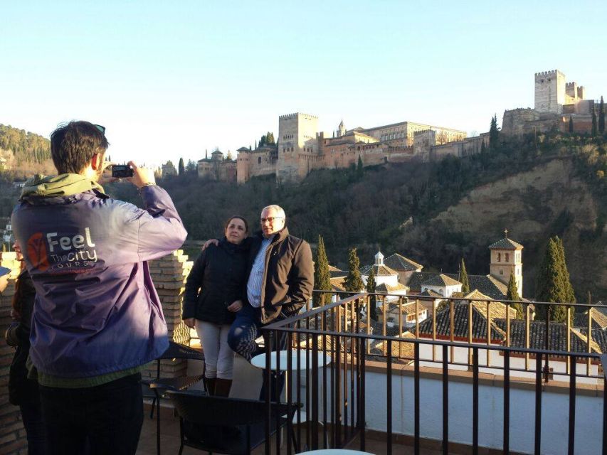 Granada: Albaicín and Sacromonte 2.5-Hour Walking Tour - Key points to know before you book