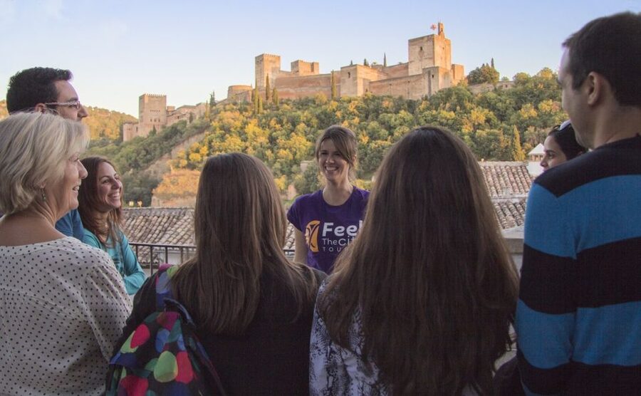 Granada: Albaicín and Sacromonte 2.5-Hour Walking Tour - Starting in central Granada at Plaza Isabel La Católica
