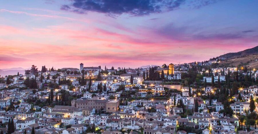 Granada: Albaicin and Sacromonte Evening Walking Tour - Starting at Plaza Isabel la Catolica