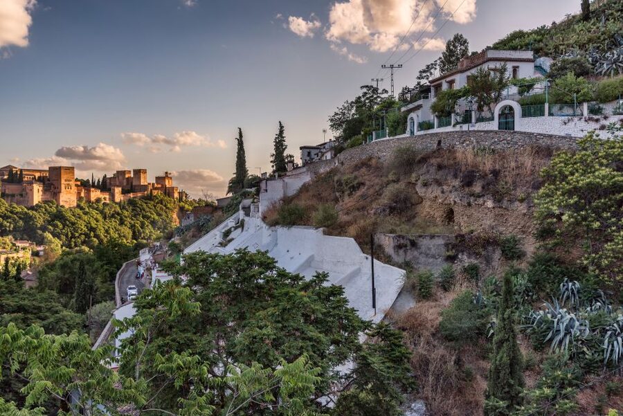 Granada: Albaicin and Sacromonte Evening Walking Tour - Plaza San Miguel Bajo and life in Albaicin