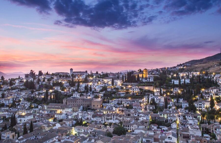 Granada: Albaicin and Sacromonte Evening Walking Tour - La Caldereria and the first Moorish lanes
