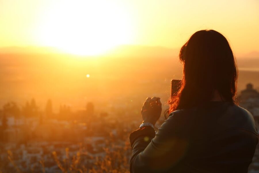 Granada: Albaicín and Sacromonte Guided Sunset Walking Tour - From Albaicín into Sacromonte