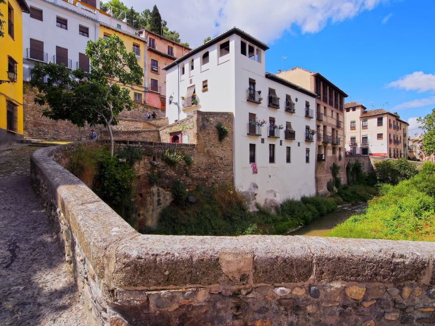 Granada: Albaicín and Sacromonte Walking Tour - What to bring and what to leave behind