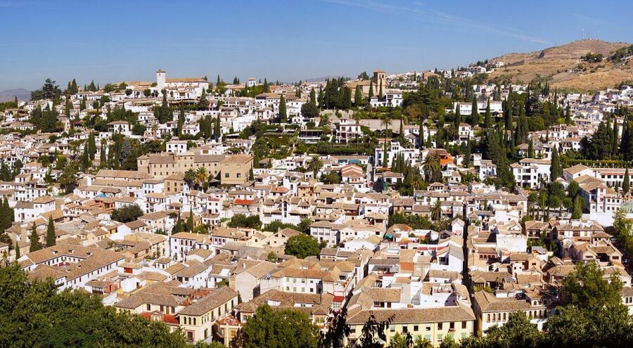 Granada: Albaicín and Sacromonte Walking Tour - Entering Sacromonte’s cave quarter