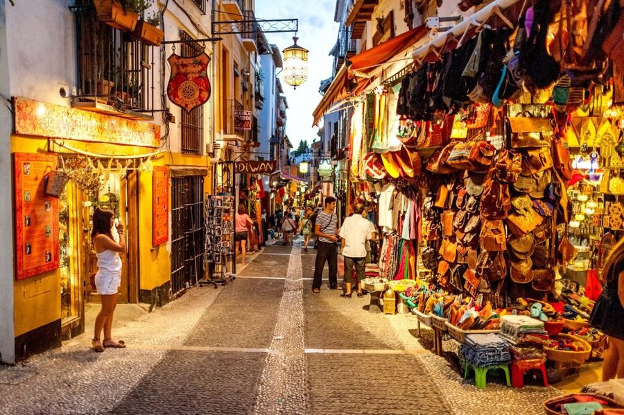 Granada: Albayzin and Sacromonte Walking Tour - Key points to know before booking