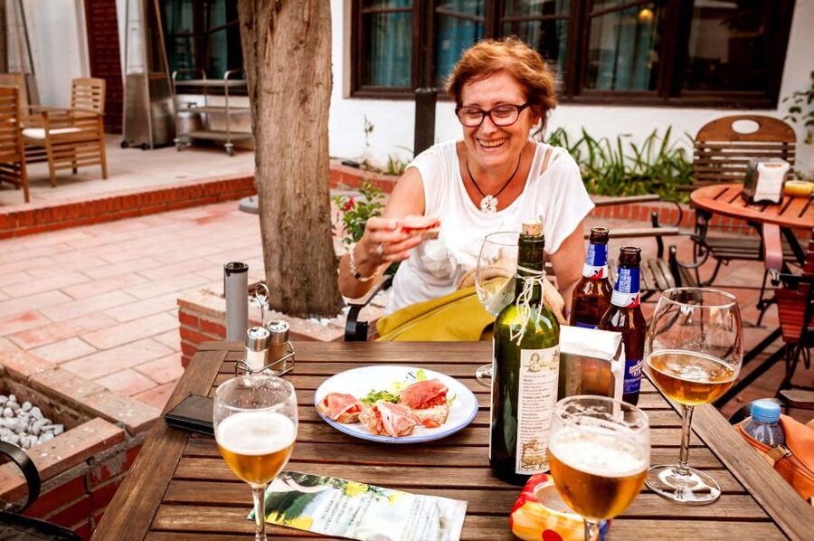 Granada: Albayzin and Sacromonte Walking Tour - What the guide adds to the experience