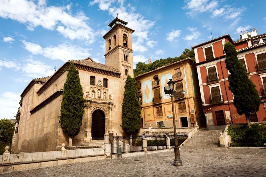Granada: Albayzin and Sacromonte Walking Tour - The Albayzín’s narrow lanes and Islamic character