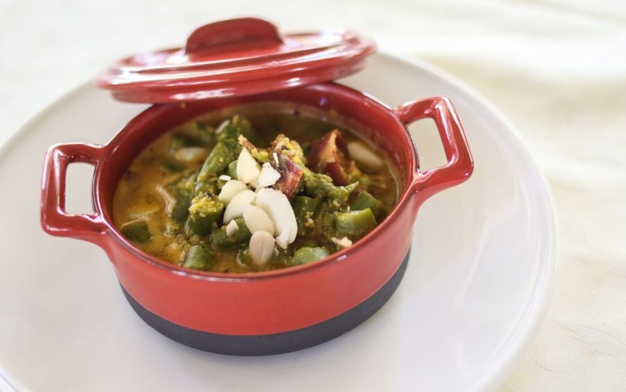 Granada: Walking Food Tour - Olive oil, spices, sweets, and the shopping side of the tour