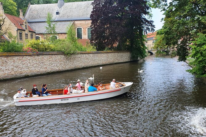 Guided boat trip and walk - Arentshof, Gruuthuse, and the city’s grand residences