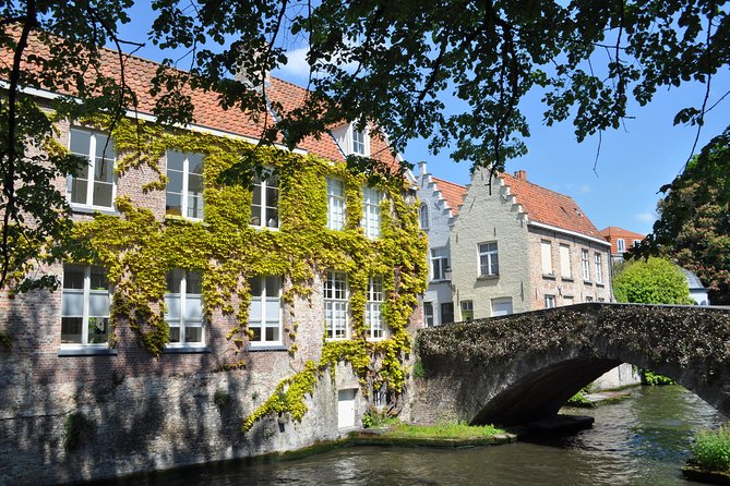 Guided boat trip and walk - The Markt and Bruges’ medieval center