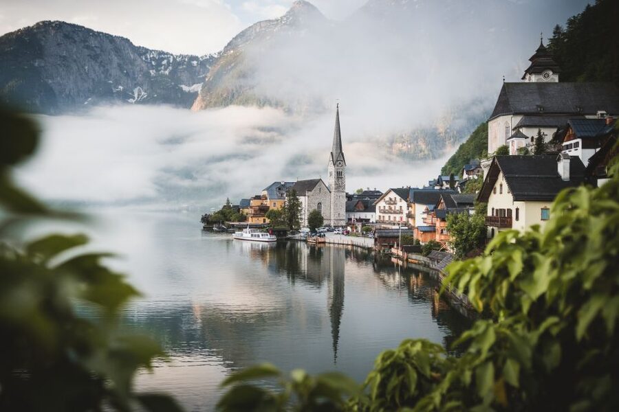 Hallstatt: 2-Hour Guided Walking Tour with Photographer - Oberer Weg trades crowds for higher views