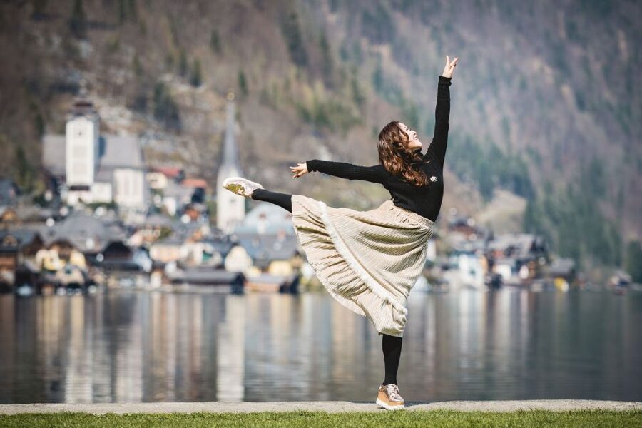 Hallstatt: 2-Hour Guided Walking Tour with Photographer - Marktplatz and the waterfront complete the picture