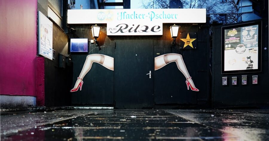 Hamburg: Crimes of St. Pauli Guided Walking Tour - Who Should Book This St. Pauli Walk?