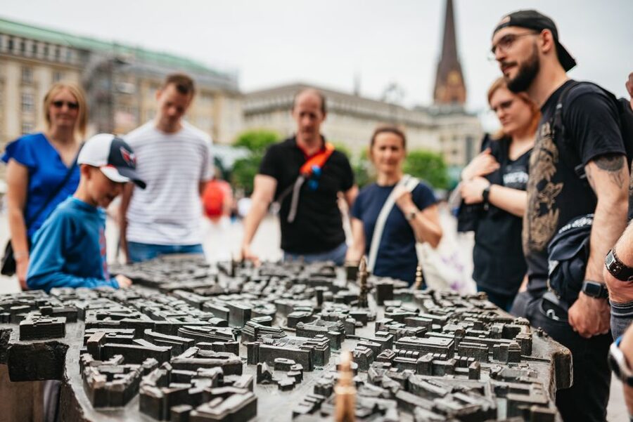 Hamburg: Guided Walking Tour for Magic Fans - Finishing near Krameramtsstuben