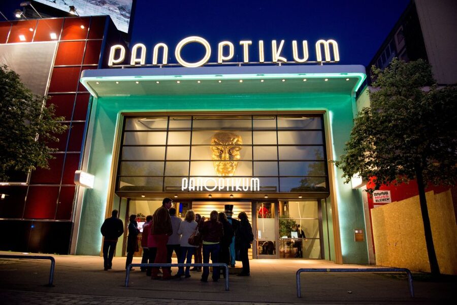 Hamburg: Private Tour Red Light District Walking Tour - Starting near U St. Pauli