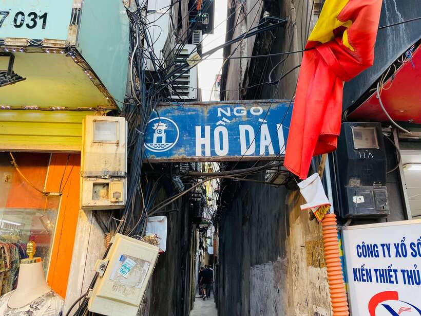 Hanoi: Cho Gioi Vietnam War History Walking Tour - The Kham Thien B52 memorial
