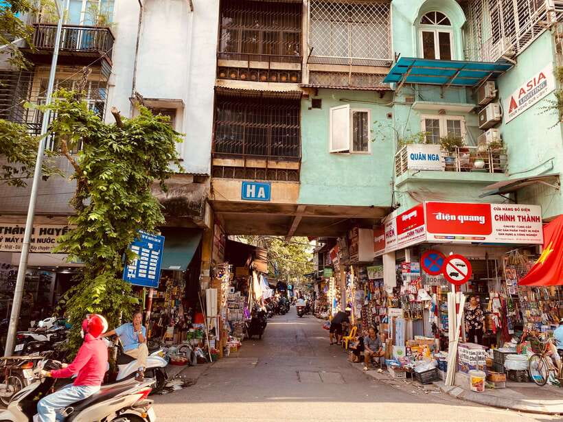 Hanoi: Cho Gioi Vietnam War History Walking Tour - Who should book this experience?