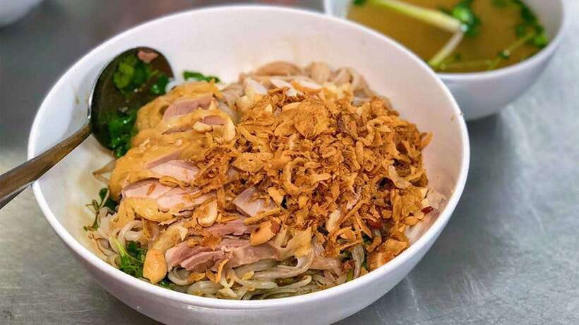 Hanoi: Michelin Guide Street Food Walking Tour - Crispy eel gives the middle course a twist