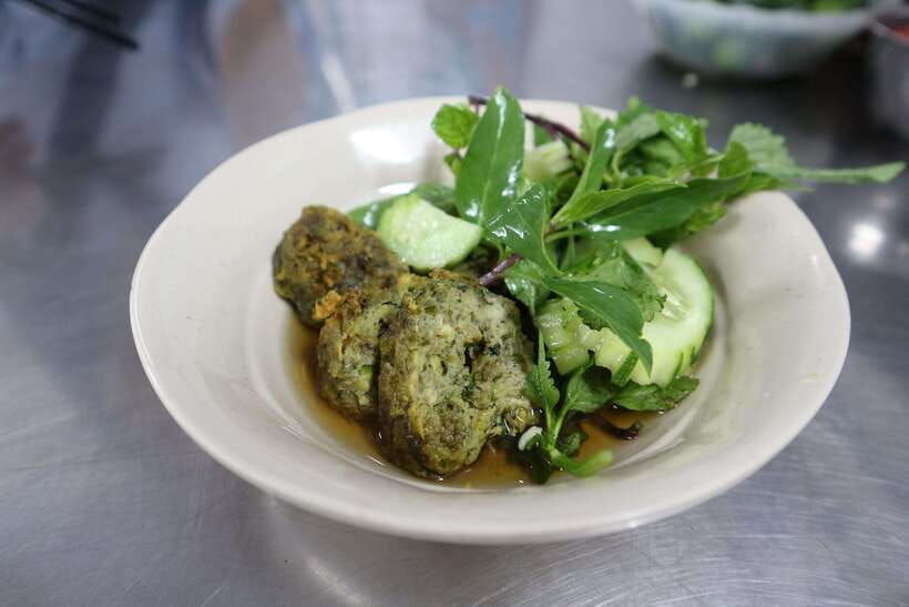 Hanoi: Michelin Guide Street Food Walking Tour - Bun cha brings smoke, herbs, and dipping sauce