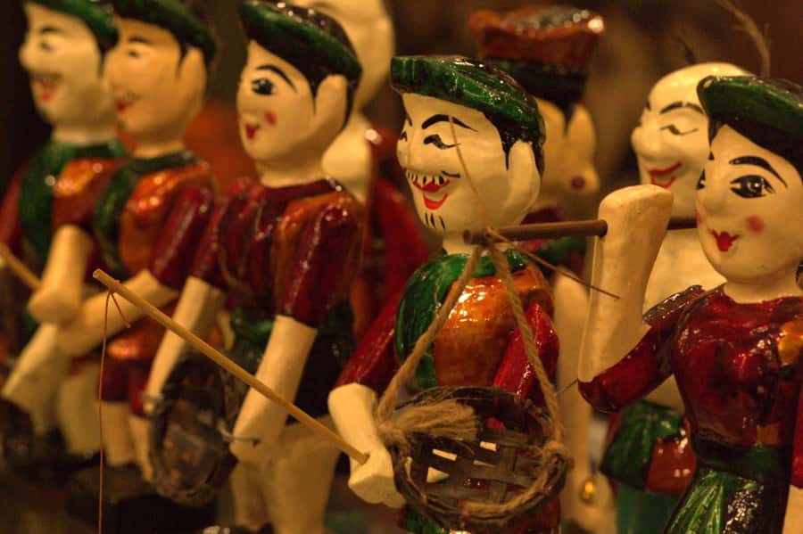 Hanoi: Street Food Walking Tour & Water Puppet Show - Hoan Kiem Lake and the water puppet finale