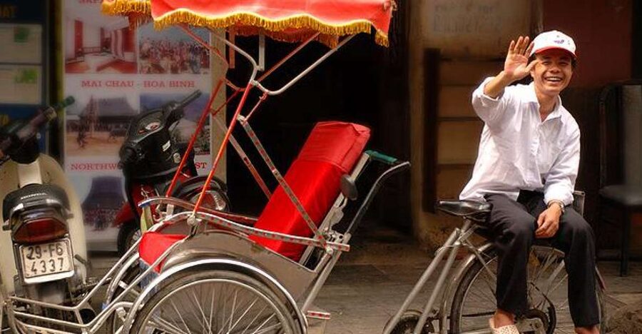Hanoi Walking Street Food Tour & Cyclo Ride - Pho, banh mi, and the logic of the meal
