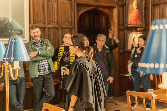 Harry Potter Walking Tour of Oxford Including New College - Radcliffe Camera and the rules behind the books