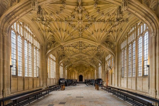 Harry Potter Walking Tour of Oxford Including New College - The student guide makes or breaks the walk