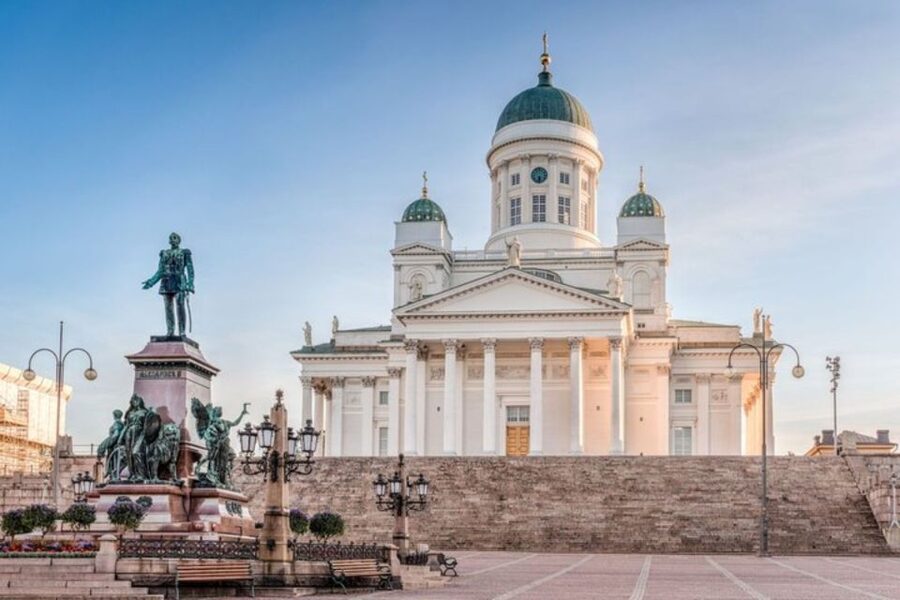 Helsinki: Private Walking Tour with a Local Guide - What the guides add to the walk