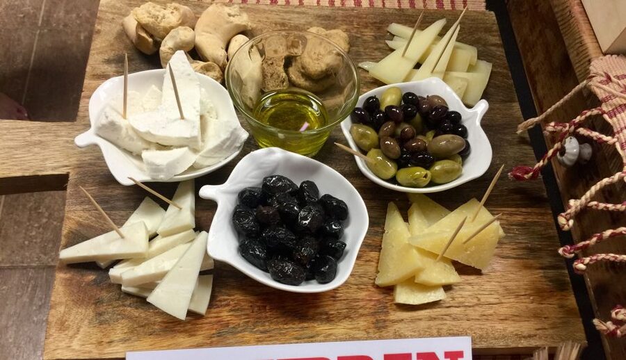 Heraklion: Food Tastings Walking Tour - A generous final stop for Cretan wine and meze