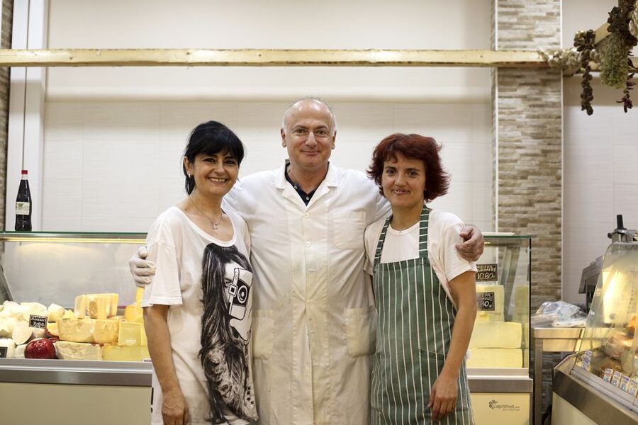 Heraklion: Food Tastings Walking Tour - Meeting at Eleftherias Square
