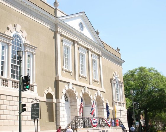 Hidden Alleyways and Historic Sites Small-Group Walking Tour - Why Charleston’s alleys make a better starting point