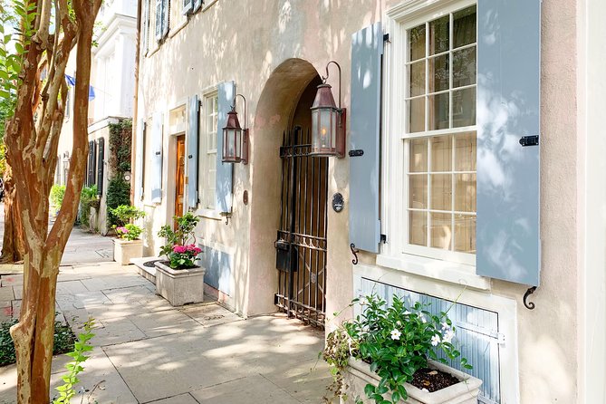 Historic Charleston Guided Sightseeing Walking Tour - South of Broad and the Battery slow the pace