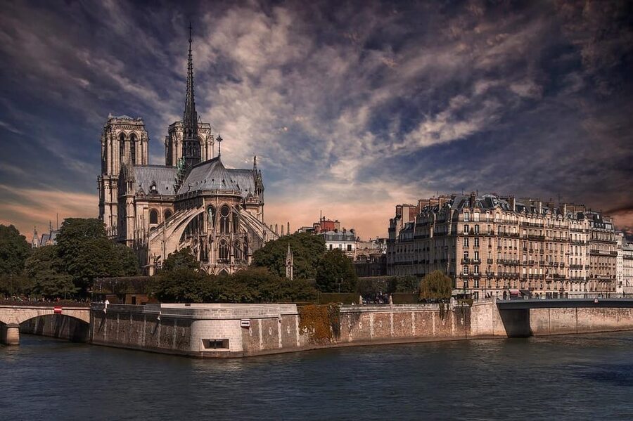 Historic Paris Walking Tour in English - The Louvre, from royal palace to art powerhouse