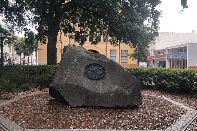 Historic Savannah Guided Walking Tour - Audio equipment and group size