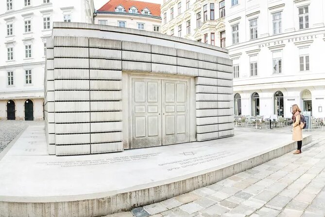 Historical Hitler Walking Tour of Vienna - The art academy and Hitler’s early years